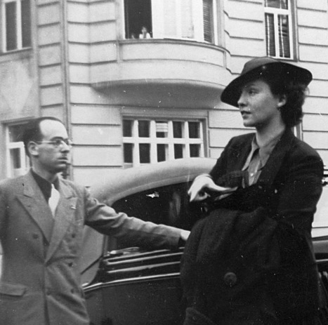 The Swedish film star Zarah Leander being received in Vienna by Kurt Hellmer, c. 1937